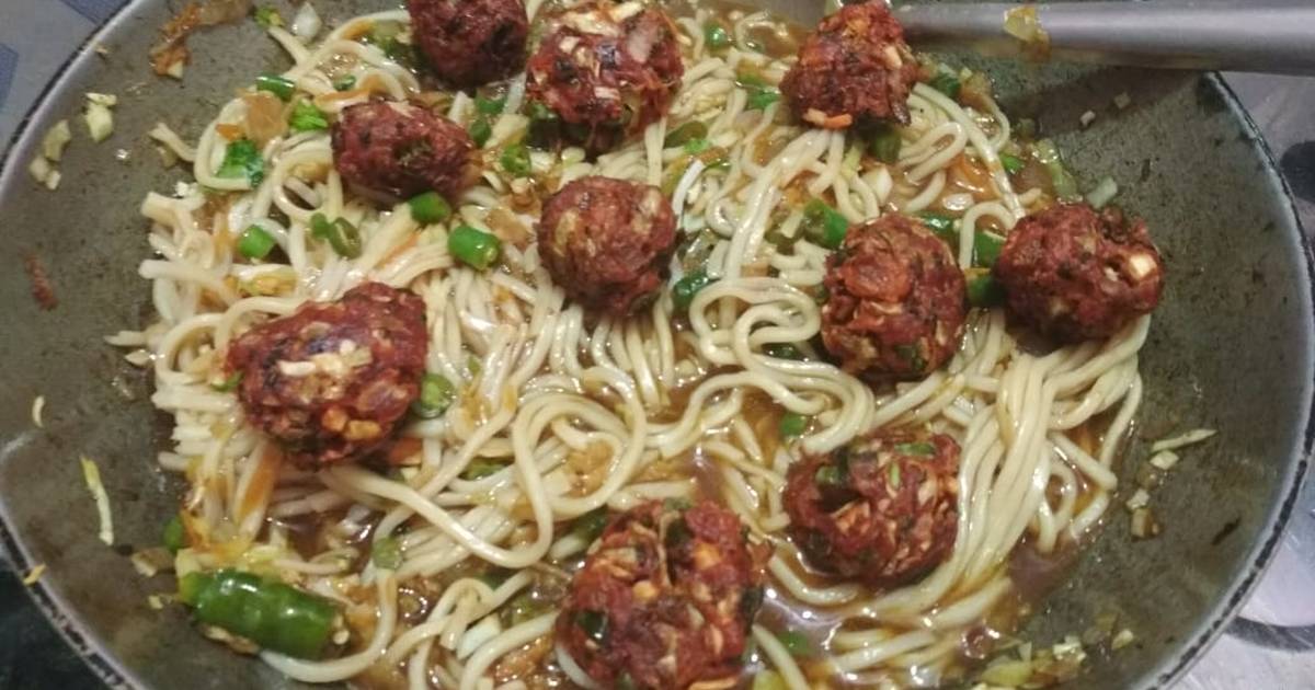 NOODLES WITH MANCHURIAN - Dineout Vegetarian Restaurant